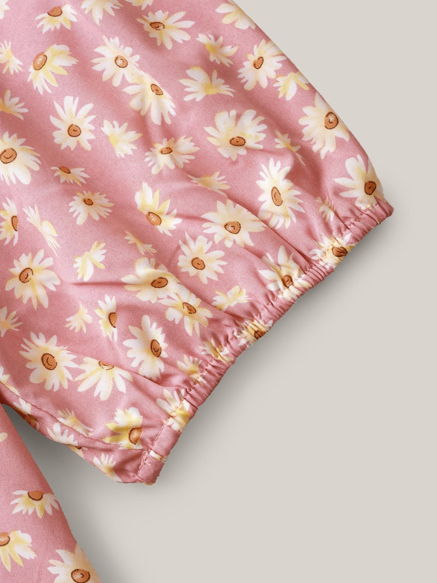 Daisy Patterned Ruffled Collar Blouse