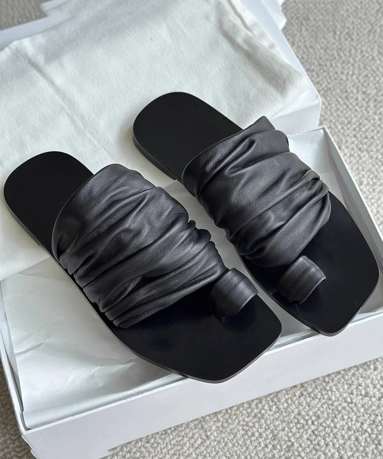 2025 Summer New White Toe Flat Wrinkled Slippers