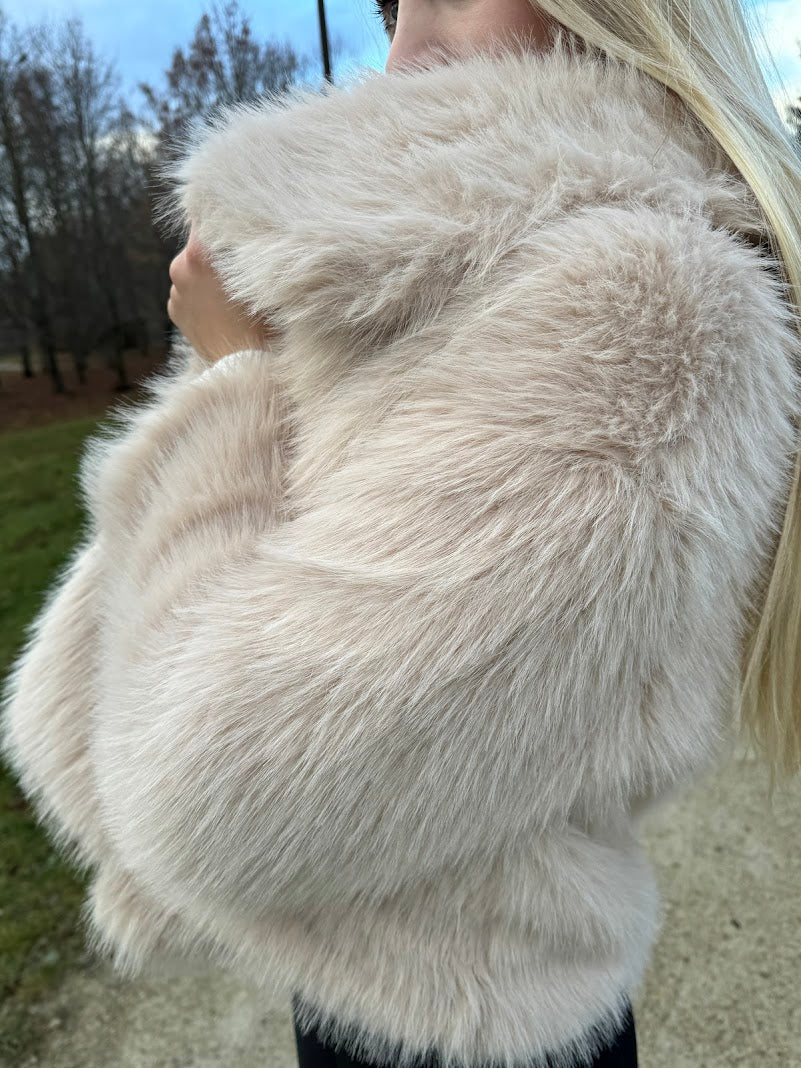 CREAM | Fur Coat